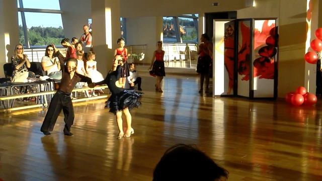 Дети 6 лет зажигательно танцуют самба смотреть онлайн