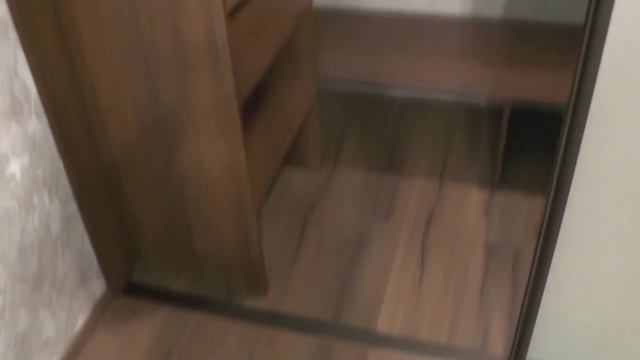 Гардеробная, шкаф-купе. Раздвижная система Braun. Фурнитура Blum. Зеркало пескоструй. смотреть онлайн