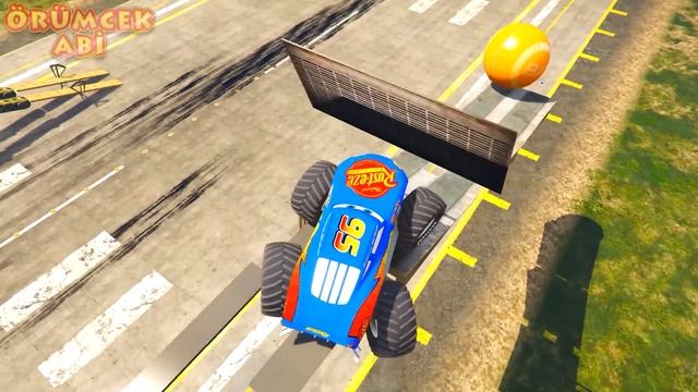 Süper Canavar Arabalar Tehlikeli Parkurda Yarışıyor - GTA 5 смотреть онлайн