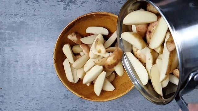 КАРТОФЕЛЬ ПО ДЕРЕВЕНСКИ | КАРТОФЕЛЬ В ДУХОВКЕ смотреть онлайн