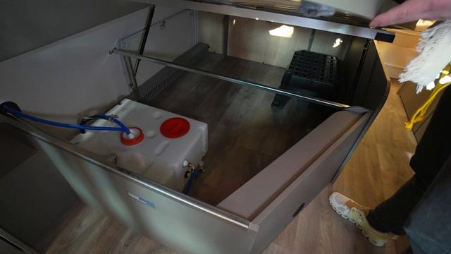 HOTEL CAMPER DESIGN Wohnwagen LMC Videro 580 D 2024 смотреть онлайн