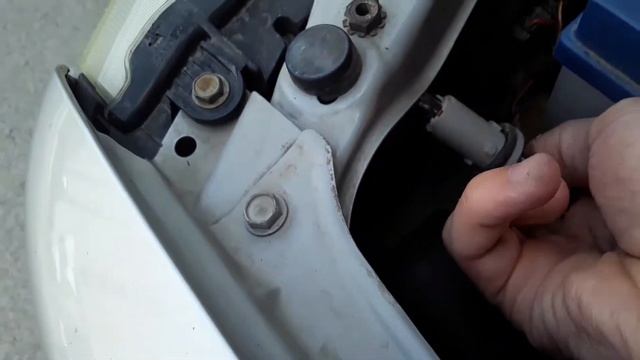 Как заменить лампочки на Nissan SUNNY? Ответ найден. смотреть онлайн