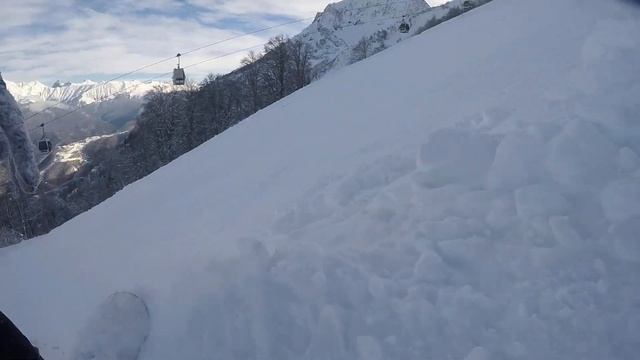 Сочи, Горки город. Спуск с горы на сноуборде. смотреть онлайн