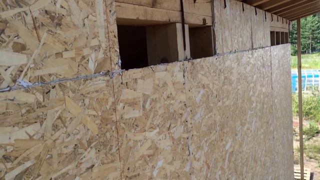 День 21. Утепляем каркасный дом. 2-я стена. Красим вагонку Valti color. смотреть онлайн