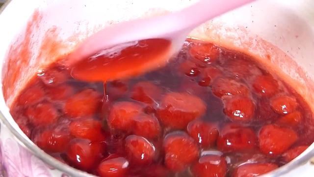 Секрет приготовления красивого и вкусного клубничного варенья!Клубничное варенье на зиму пятиминутк смотреть онлайн
