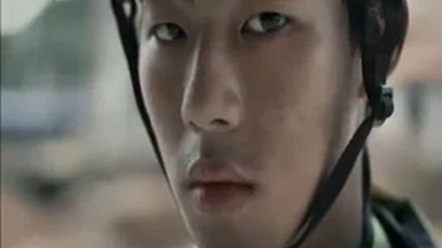 Видео о том как отец учит вновь учит ходить сына!