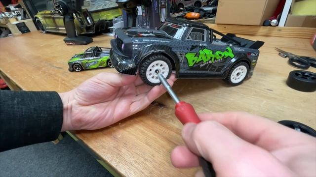 mini Hoon RC Drift Truck - Drift in your house! смотреть онлайн