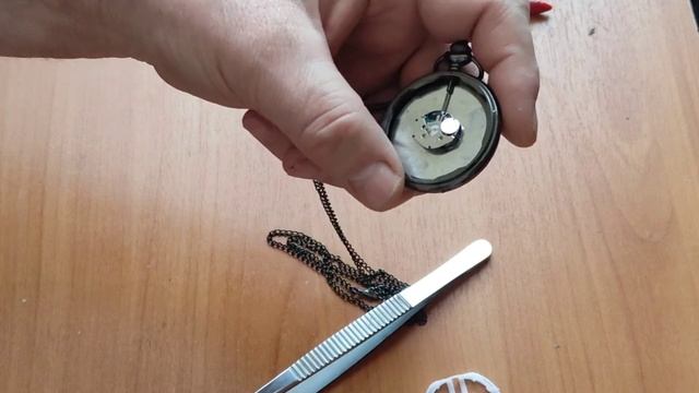 Как заменить батарейку в карманных кварцевых часах смотреть онлайн