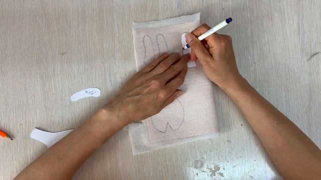 Как сшить жирафа . Урок 2 . Обводим выкройку на ткань смотреть онлайн