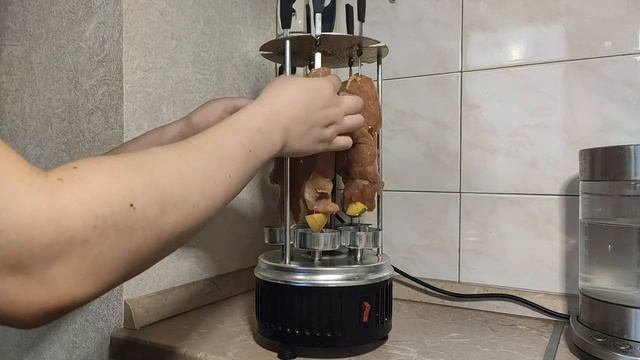 Приготовила шашлык из индейки с помощью электрошашлычницы Kitfort KT-1405. Смотрите обзор смотреть онлайн