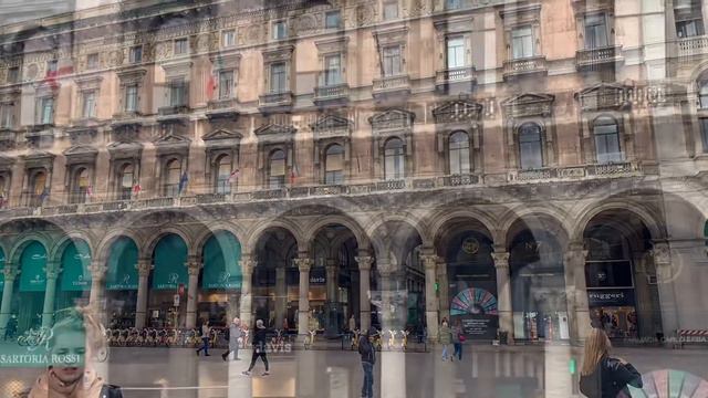 Площадь Дуомо Милан - 🕊️голуби, попрошайки и УЖАСНАЯ реклама, которая портит вид🥲 смотреть онлайн