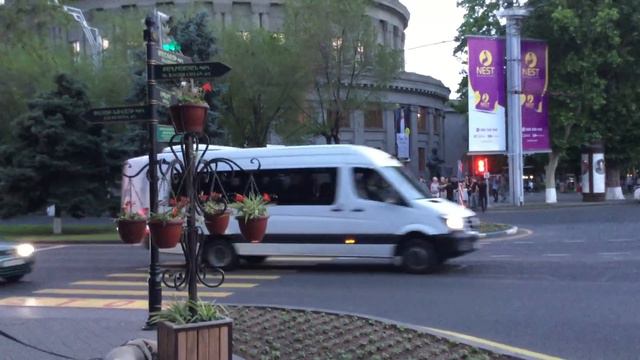 Yerevan, 03.06.18, Su, Video-1, (на рус.), Прогулка к Опере. смотреть онлайн