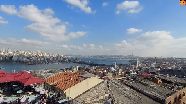 Кафе в Стамбуле на крыше с великолепными видами на город, на Босфор и на Золотой Рог.