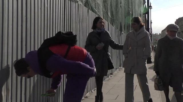 МОЩНО ПЕРДИМ НА ДЕВУШЕК ПРАНК/ РЕАКЦИЯ ДЕВУШЕК И ПАРНЕЙ/Funny WET FART Prank on CAMPUS! смотреть онлайн