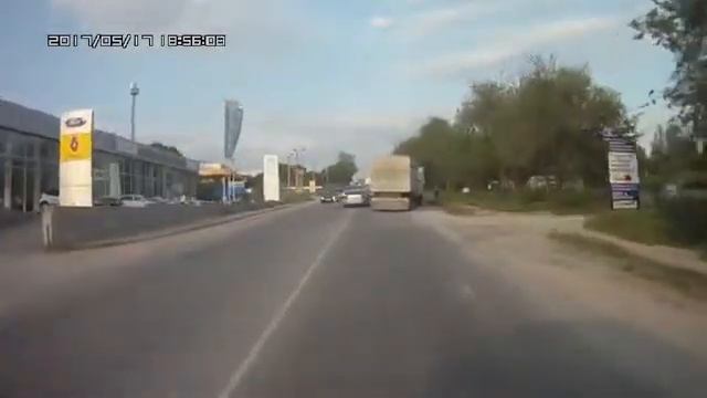 На трассе под Балаклавой столкнулись две фуры смотреть онлайн
