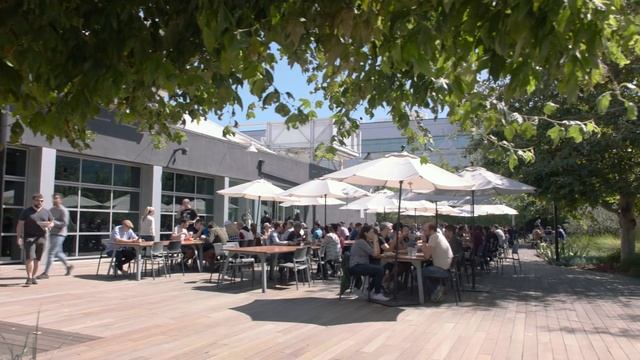 Riot Games' Global Headquarters - Full LA Campus Tour смотреть онлайн