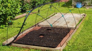 Бюджетный парник из стеклопластиковой арматуры.