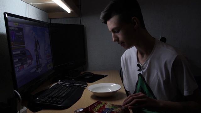 7 ДНЕЙ ЕМ ТОЛЬКО ГОВЯЖИЙ ДОШИРАК ЧЕЛЛЕНДЖ! смотреть онлайн