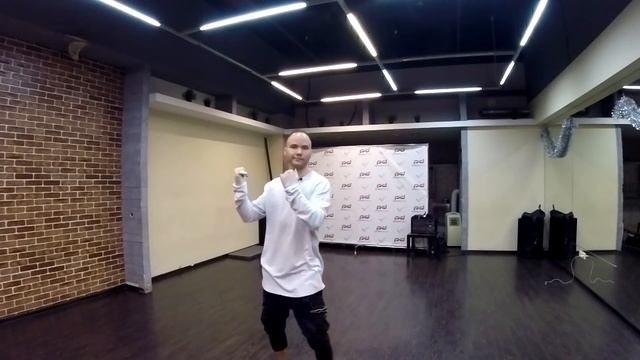 КЛУБНЫЕ ТАНЦЫ. Движения руками (ТОП 3). Как танцевать в клубе? Уроки танцев. Танцы для начинающих. смотреть онлайн