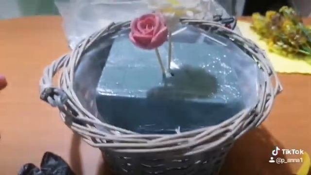 Корзина с шоколадными розами. Процесс работы. Короткая версия. смотреть онлайн