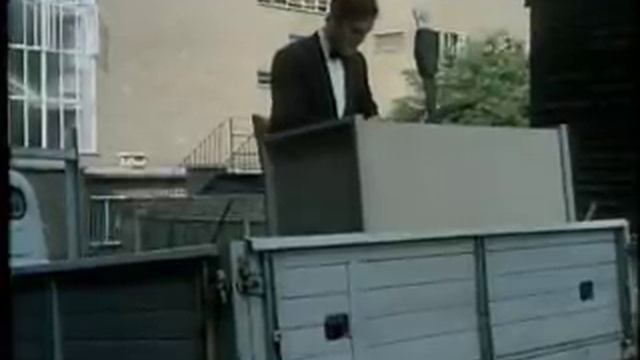 Monty Python - Stolen Newsreader смотреть онлайн
