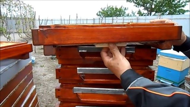 Немного изменил сетчатое дно улья. смотреть онлайн