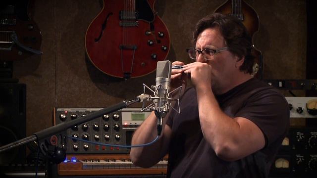 Blues in D on a C Chromatic Harmonica смотреть онлайн