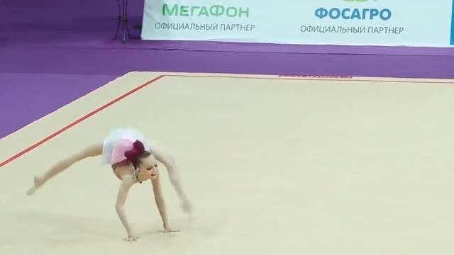 Ulyana Travkina exhibition contortion смотреть онлайн