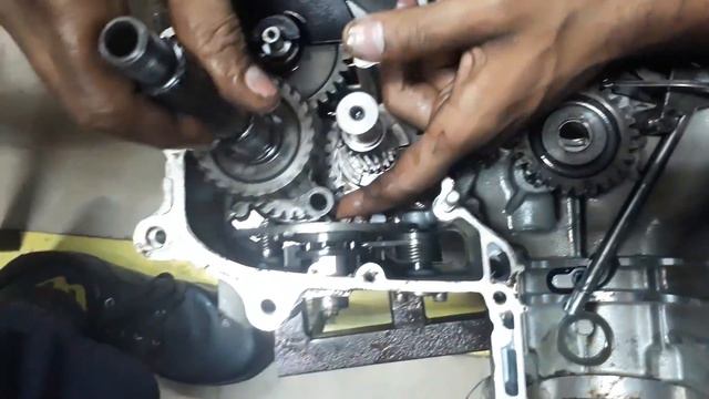 Assembly of bullet 350 gears (Transmission box) смотреть онлайн