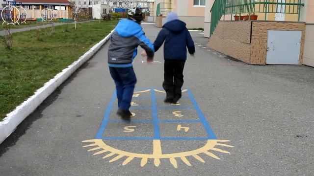 Подвижные игры для детей с использованием рисунков на асфальте смотреть онлайн