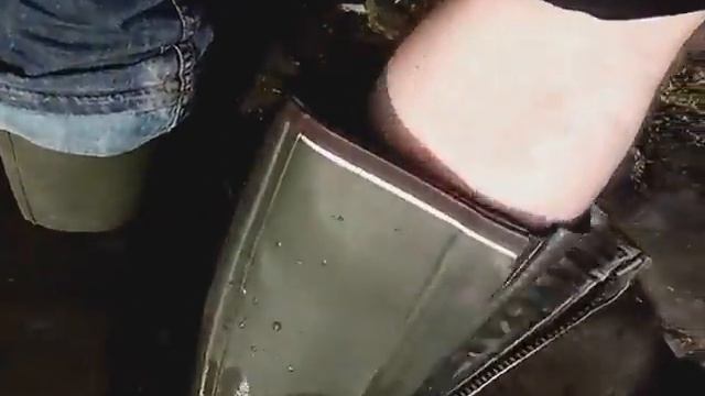 Проверка сапог Ультима Онега на герметичность в ледяном ручье VID 20141026 120400 смотреть онлайн