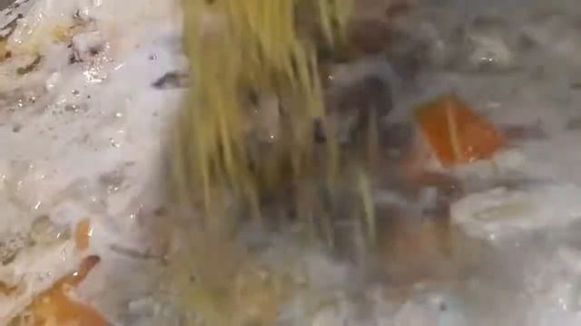 Куриный бульон с вермишелью. Многодетная семья Секан 10 детей. смотреть онлайн