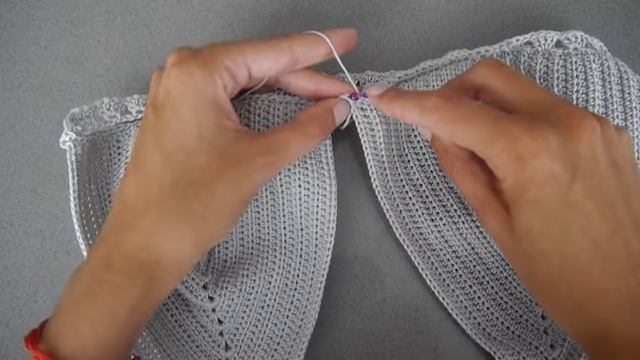 Вяжем кроп-топ крючкомВяжем кроп-топ крючком смотреть онлайн