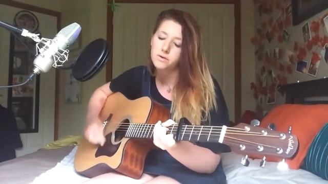 Сара Стоун красиво поет под гитару! смотреть онлайн