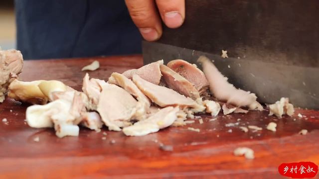 Pig Tongue, Heart, Intestines, Tripe, And Kidneys Stewed Together In Huge Pot! | Uncle Rural Gourme