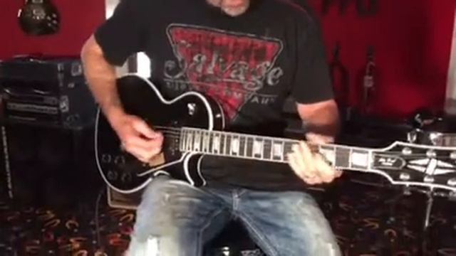 2016 Gibson Les Paul Custom - Black w Chrome Hardware смотреть онлайн