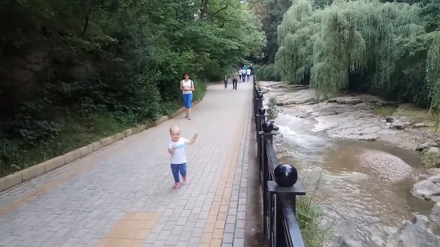 Где отдохнуть с маленьким ребёнком? Кисловодск! 1 часть смотреть онлайн