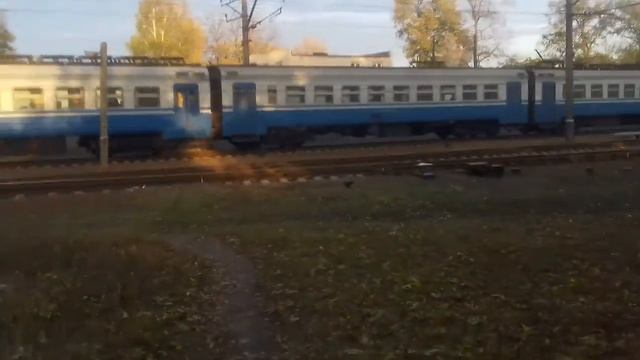 Электропоезд Лозовая Харьков отправляется со ст Лихачево смотреть онлайн