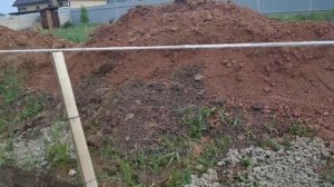 Выравнивание основания траншеи под фундамент