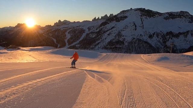 THE ART OF CARVING I HEAD SKI I PASSO SAN PELLEGRINO | 4K I BARTEK TYRPA I SKI CARVING смотреть онлайн