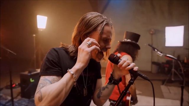 Slash feat. Myles Kennedy - Anastasia (Live) смотреть онлайн
