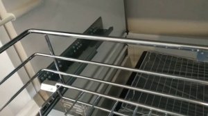 Выдвижная сушилка для посуды  с открыванием без ручек.