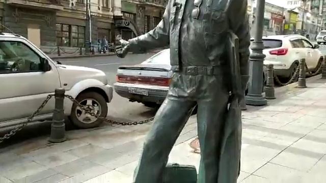 Владивосток Морячок Эдик на углу Фокина и Океанского проспекта смотреть онлайн