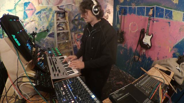Nubia [minilogue, Minilogue Xd, Drumbrute, Rc 505, Alesis Strike Multipad]