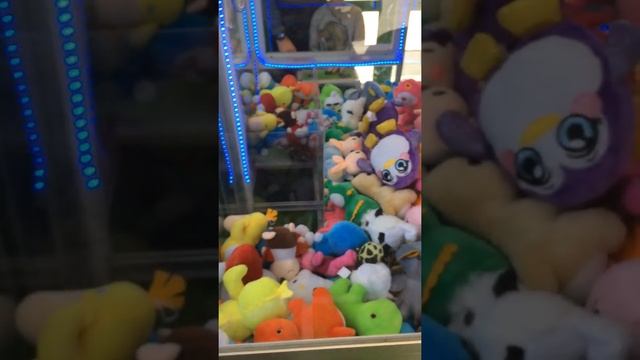 Как выиграть мягкую игрушку в игровой автомат смотреть онлайн