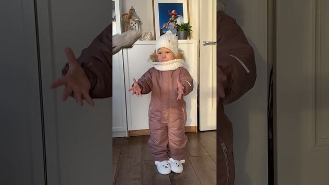 Одеться на прогулку за 6 секунд ? #baby #дети #звезднаясемья #воспитаниедетей #детскаяодежда смотреть онлайн