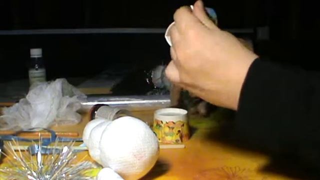 Как сделать снеговика из подручных материалов смотреть онлайн