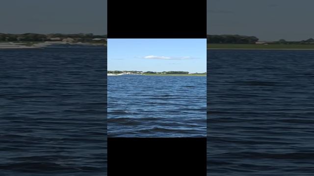 Паромная переправа в городе Мышкин. Красивый вид на Волгу. смотреть онлайн