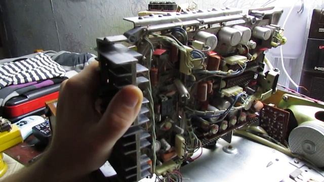 А что внутри :) Катушечный магнитофон ''Маяк-205'' 1982 г смотреть онлайн