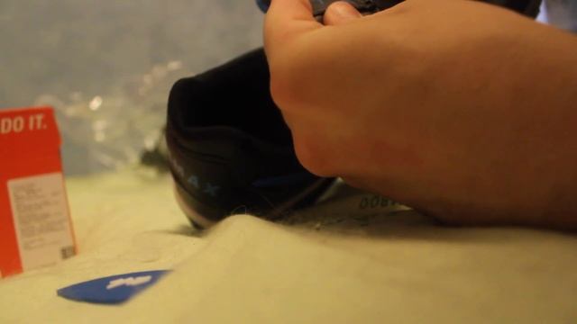 Поддельные "No name" кроссовки превращаются в Nike Air Max, просто при помощи ножниц смотреть онлайн